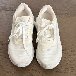 Alo Runner - White size 7.5 women’s